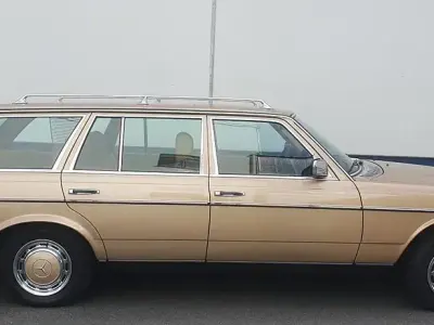 Gebraucht Mercedes 300 125 PS (91 kW) 1981 Gold Limousine
