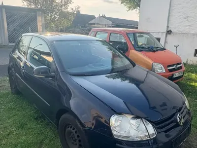 Gebraucht VW Golf V 90 PS (66 kW) 2004 Blau Kleinwagen
