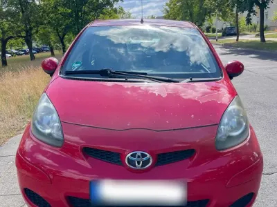 Gebraucht Toyota Aygo 68 PS (50 kW) 2008 Rot Kleinwagen
