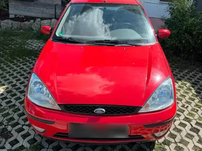 Gebraucht Ford Focus 100 PS (73 kW) 2004 Rot Kleinwagen