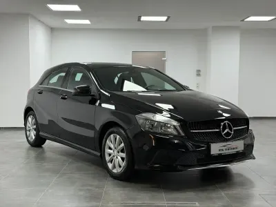 Gebraucht Mercedes A180 122 PS (89 kW) 2016 Schwarz Kleinwagen