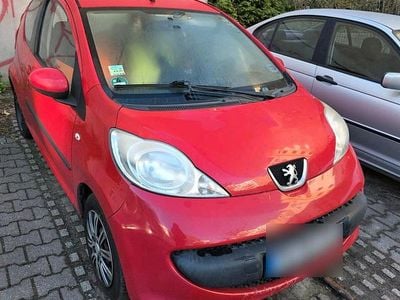 Usata Peugeot 107 68 CV (50 kW) 2006 Rosso Utilitaria