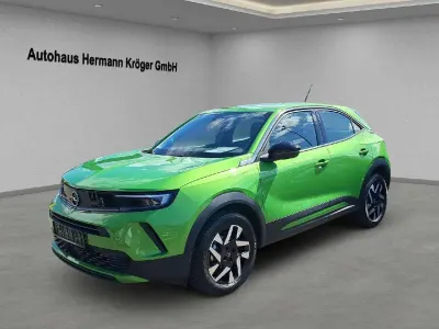 Gebraucht Opel Mokka Elegance 101 PS (74 kW) 2024 Lackierung matcha green/typ au SUV
