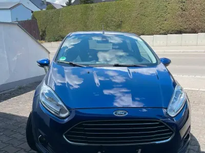 Gebraucht Ford Fiesta 101 PS (74 kW) 2015 Blau Kleinwagen
