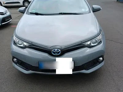 Gebraucht Toyota Auris Hybrid 99 PS (72 kW) 2018 Grau Kombi