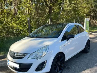 Używany Opel Corsa Color Edition 87 KM (63 kW) 2011 Biały Hatchback