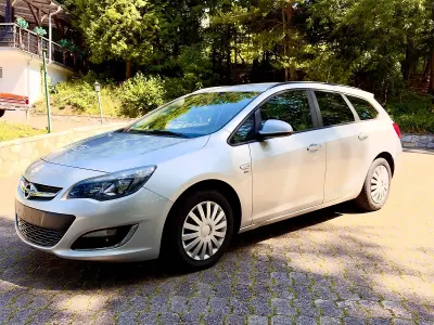 Gebraucht Opel Astra 140 PS (102 kW) 2013 Silber Kombi