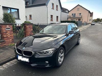 Schwarz Gebraucht 2013 BMW 320 Comfort Edition Kombi | 11.100 € (Fairer Preis)