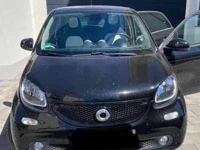 Używany Smart ForFour Passion 71 KM (52 kW) 2016 Czarny Hatchback