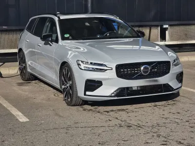 Gebraucht Volvo V60 Plus 197 PS (144 kW) 2024 Grau Kombi