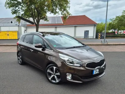 Gebraucht Kia Carens Spirit 141 PS (103 kW) 2015 Braun Van / Kleinbus