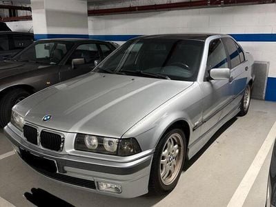 BMW 323