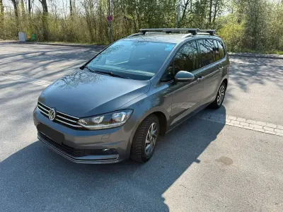 Gebraucht VW Touran Comfortline 150 PS (110 kW) 2018 Grau Van / Kleinbus