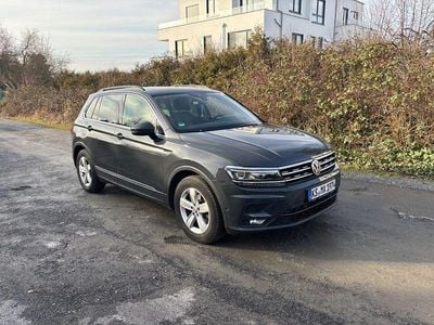 Grau Gebraucht 2018 VW Tiguan Comfortline SUV | 19.500 € (Etwas zu teuer)