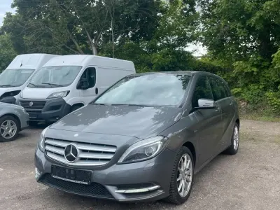 Gebraucht Mercedes B180 122 PS (89 kW) 2012 Grau Kleinwagen