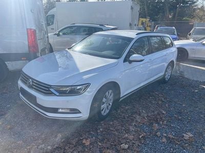Gebraucht VW Passat 150 PS (110 kW) 2018 Weiß Kombi
