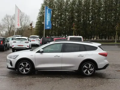 Używany Ford Focus Active 116 KM (85 kW) 2023 Srebrny Sedan/Limuzyna