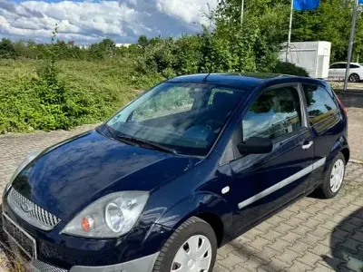 Gebraucht Ford Fiesta Ambiente 60 PS (44 kW) 2006 Blau Kleinwagen