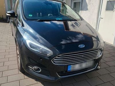 Schwarz Gebraucht 2016 Ford S-MAX Titanium Van / Kleinbus | 11.200 € (Fairer Preis)