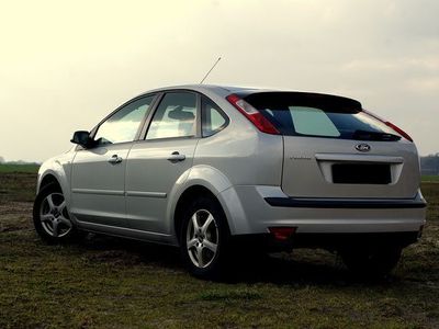 Gebraucht Ford Focus 101 PS (74 kW) 2007 Silber metallic Limousine