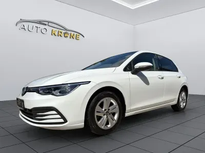 Gebraucht VW Golf VIII Life 150 PS (110 kW) 2021 Weiß Limousine