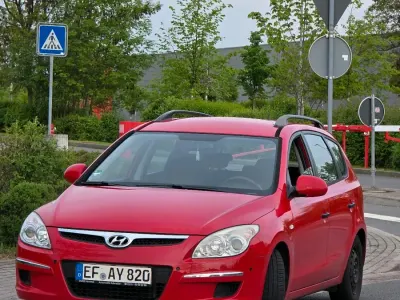 Gebraucht Hyundai i30 109 PS (80 kW) 2008 Rot Limousine
