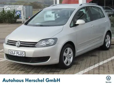 Second-hand VW Golf VII Comfortline 105 CP (77 kW) 2014 Argintiu Berlinǎ