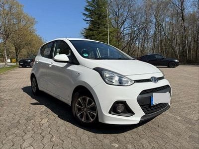 Gebraucht Hyundai i10 Trend 67 PS (49 kW) 2015 Weiß Kleinwagen