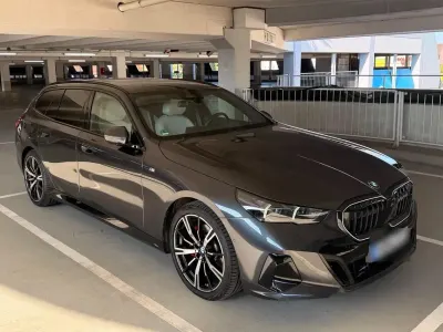Gebraucht BMW 520 M Sport 197 PS (144 kW) 2024 Grau Kombi