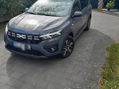Gebraucht Dacia Jogger 110 PS (80 kW) 2025 Grau Van / Kleinbus