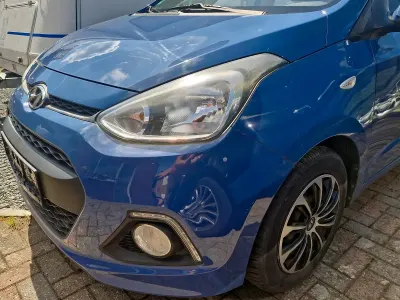 Gebraucht Hyundai i10 69 PS (50 kW) 2015 Blau Kleinwagen
