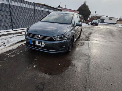 Grau Gebraucht 2017 VW Golf Sportsvan Highline Van / Kleinbus | 14.999 € (Fairer Preis)