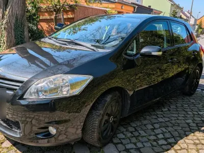 Usata Toyota Auris 99 CV (72 kW) 2012 Nero Utilitaria