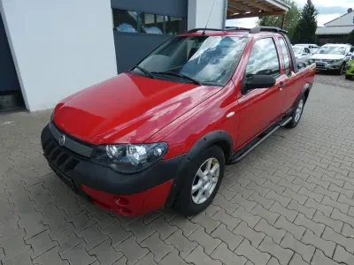 Gebraucht Fiat Strada 84 PS (61 kW) 2009 Rot Pickup