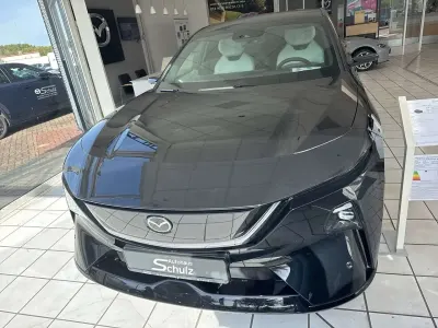 Neu Mazda CX-6e 100 kW (136 PS) 2026 Jet black SUV