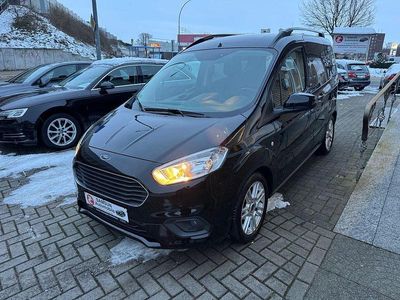 Schwarz Gebraucht 2019 Ford Tourneo Courier Titanium Van / Kleinbus | 15.999 € (Etwas zu teuer)