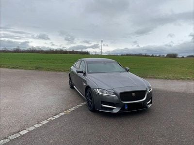 Gebraucht Jaguar XF R-Sport 163 PS (119 kW) 2018 Grau Limousine