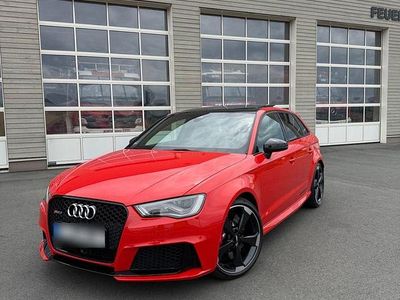 Gebraucht Audi RS3 Comfort 367 PS (269 kW) 2015 Rot Limousine