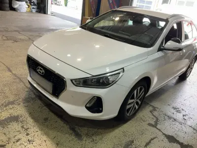 Gebraucht Hyundai i30 Trend 110 PS (80 kW) 2018 Weiß Limousine