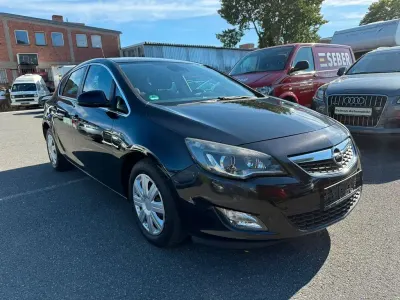 Gebraucht Opel Astra Sport 125 PS (91 kW) 2010 Schwarz Limousine