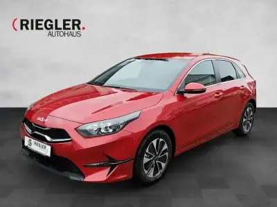 Neu Kia Ceed 140 PS (102 kW) 2025 Rot Kleinwagen