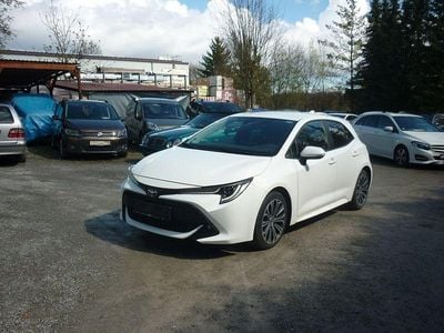 Gebraucht Toyota Corolla Hybrid Team 122 PS (89 kW) 2022 Weiß Limousine