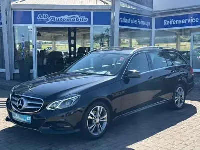 Gebraucht Mercedes E220 170 PS (125 kW) 2015 Schwarz Kombi