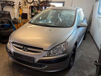Gebraucht Peugeot 307 110 PS (80 kW) 2002 Silber Limousine