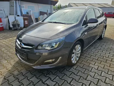 Gebraucht Opel Astra Innovation 140 PS (102 kW) 2013 Grau Kombi