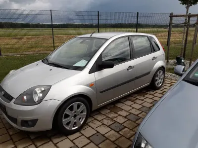 Gebraucht Ford Fiesta 80 PS (58 kW) 2005 Silber Kleinwagen