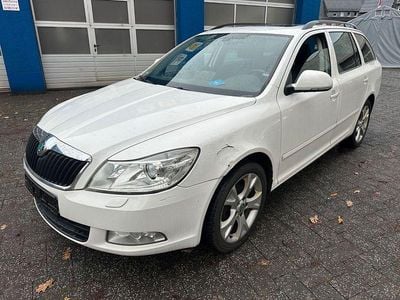 Weiß Gebraucht 2013 Skoda Octavia Elegance Kombi | 3.499 € (Teuer)