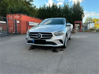 Używany Mercedes B Electric Drive 117 kW (160 KM) 2022 Srebrny Minivan