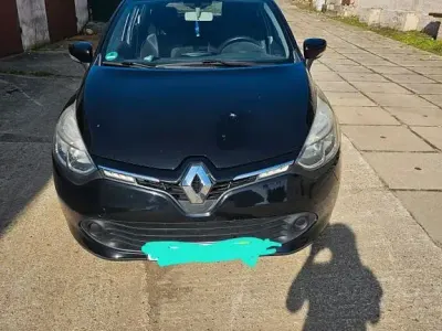 Używany Renault Clio IV Dynamique 90 KM (66 kW) 2013 Czarny Sedan/Limuzyna