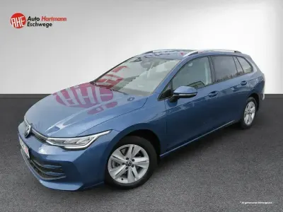 Gebraucht VW Golf VIII Life 150 PS (110 kW) 2024 Anemonenblau (metallic) Kombi